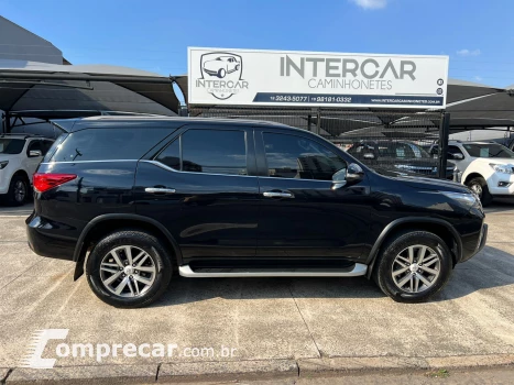 Toyota HILUX SW4 2.8 D-4d Turbo SRX 4X4 4 portas