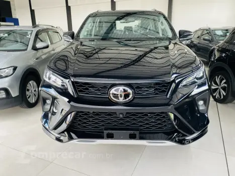 HILUX SW4 2.8 D-4D TURBO DIESEL SRX PLATINUM 7L 4X4 AUTOMÁTI