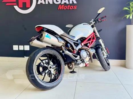 MONSTER 796