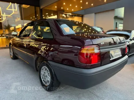 LOGUS 1.8 GLS 8V ÁLCOOL 2P MANUAL