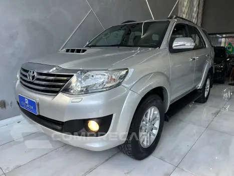 Hilux SW4 SRV D4-D 4x4 3.0 TDI Dies. Aut