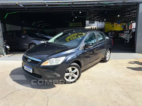 FORD Focus 2.0 Ghia 16V Gasolina 4P Automático 4 portas