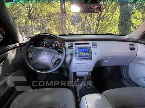 AZERA 3.3 MPFI GLS Sedan V6 24V