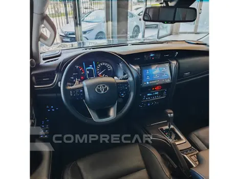 HILUX SW4 2.8 D-4D TURBO DIESEL SRX PLATINUM 7L 4X4 AUTOMÁTI