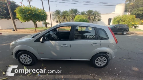 FIESTA 1.6 MPI Class Hatch 8V