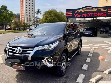 Toyota Hilux 2.8 Srx 4X4 Cd 16V Diesel 4P Automático 4 portas