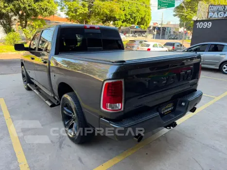 Classic 5.7 V8 Gasolina Laramie Night Edition Cd 4X4 Automát