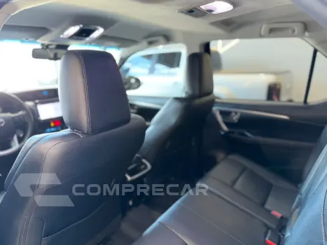 HILUX SW4 2.8 D-4d Turbo SRX 7L 4X4