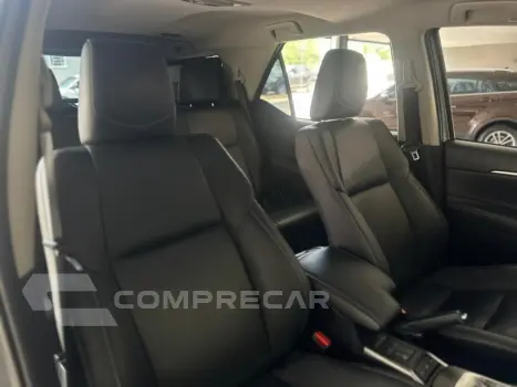 HILUX SW4 2.8 D-4D TURBO DIESEL SRX 7L 4X4 AUTOMÁTICO