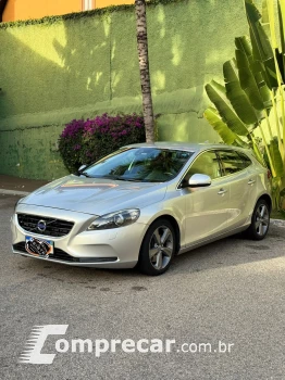 Volvo V40 2.0 T4 Momentum 4 portas