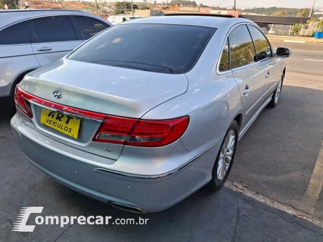 AZERA 3.3 MPFI GLS Sedan V6 24V