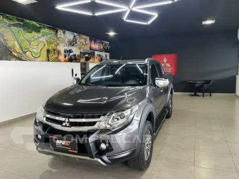 Mitsubishi L200 TRITON 2.4 16V Turbo Outdoor Hpe-s CD 4X4 4 portas