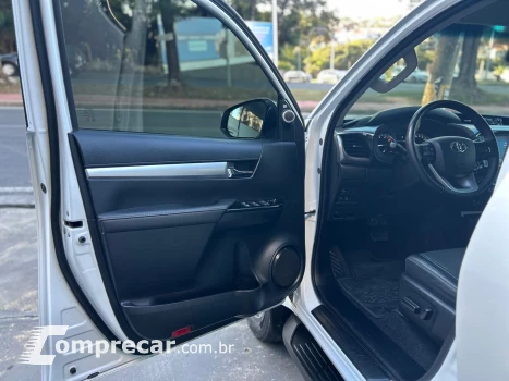 Hilux 2.8 D-4D Turbo Diesel Cd Srx 4X4 Automático