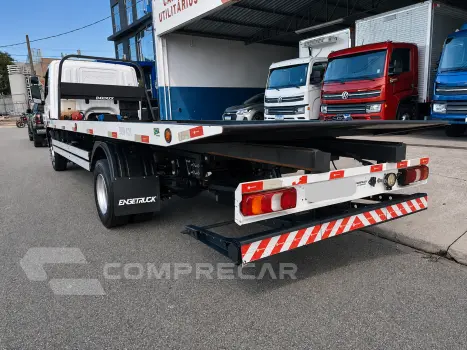 Accelo 1017 + Plataforma (Guincho)
