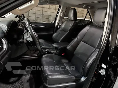 HILUX SW4 2.8 D-4D TURBO DIESEL SRX 7L 4X4 AUTOMÁTICO