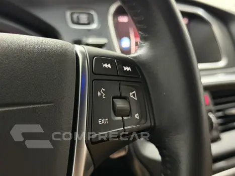 V40 2.0 T4 MOMENTUM GASOLINA 4P AUTOMÁTICO