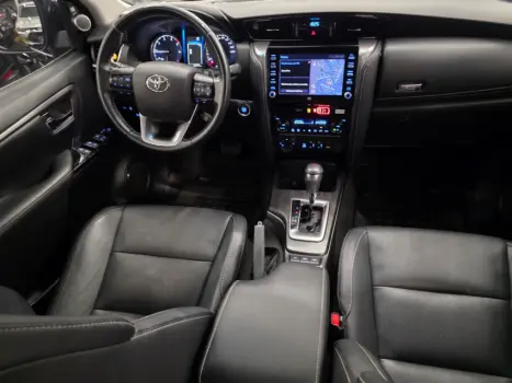 HILUX SW4 2.8 D-4d Turbo SRX 7L 4X4