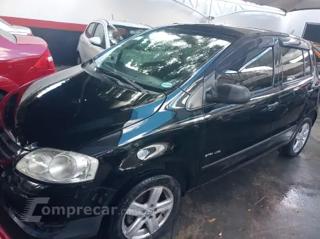 Volkswagen FOX 1.6 MI Sportline 8V 4 portas