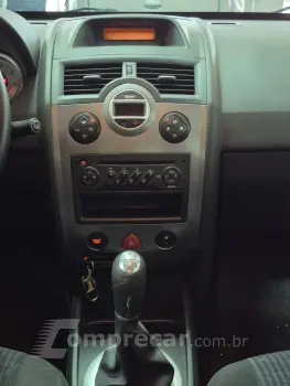 Megane Sedan Dynamique 1.6 16V (flex)