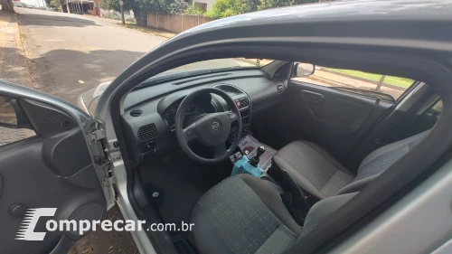 CORSA 1.4 MPFI Maxx Sedan 8V