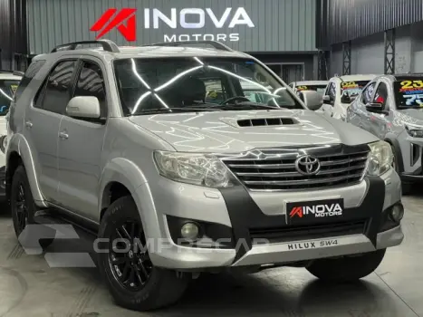 HILUX SW4 - 3.0 SRV 4X4 7 LUGARES 16V TURBO INTERCOOLER 4P A