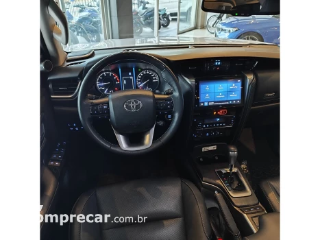 HILUX SW4 2.8 D-4D TURBO DIESEL SRX 7L 4X4 AUTOMÁTICO