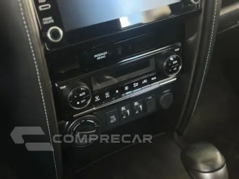 HILUX SW4 2.8 D-4D TURBO DIESEL SRX 7L 4X4 AUTOMÁTICO