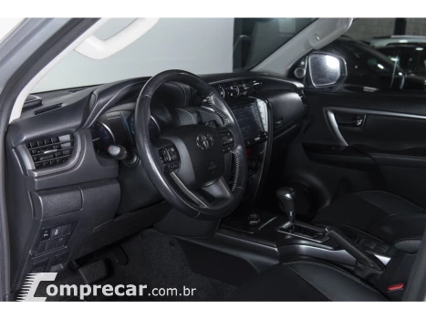 HILUX SW4 2.8 D-4D TURBO DIESEL SRX 7L 4X4 AUTOMÁTICO