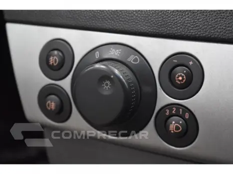 VECTRA SEDAN - 2.0 MPFI ELEGANCE 8V 4P MANUAL