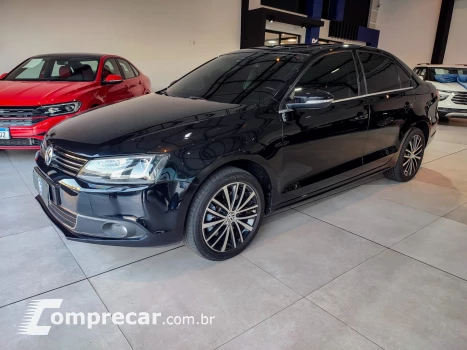 Volkswagen JETTA 2.0 TSI HIGHLINE 200CV GASOLINA 4P TIPTRONIC 4 portas