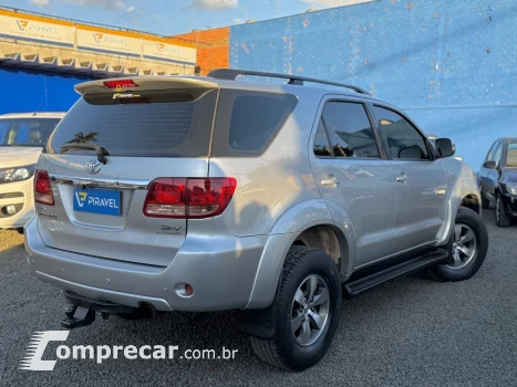 Hilux SW4 SRV D4-D 4x4 3.0 TDI Dies. Aut