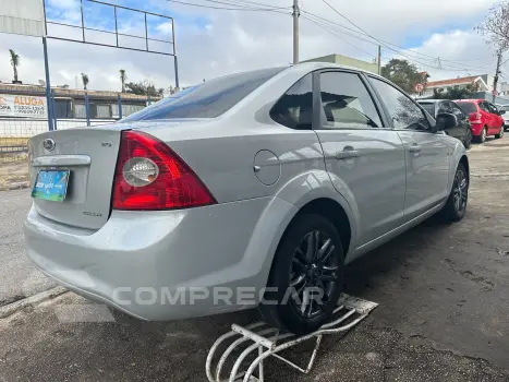 FOCUS SEDAN