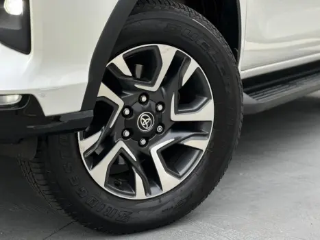 HILUX SW4 2.8 D-4D TURBO DIESEL DIAMOND 7L 4X4 AUTOMÁTICO