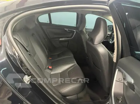 S60 T-5 MOMENTUM 2.0 245cv 4p