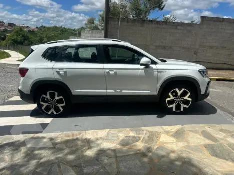 TAOS 1.4 250 TSI TOTAL FLEX HIGHLINE AUTOMÁTICO