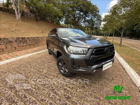 Toyota HILUX 2.8 D-4D TURBO DIESEL CD SR 4X4 AUTOMÁTICO 4 portas