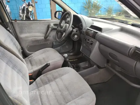 Corsa Sedan 1.6 GLS 4P