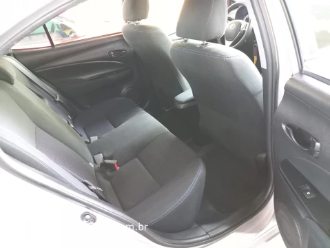 Toyota Yaris Sedan XL 1.5 4 portas