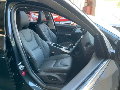 S60 T-4 MOMENTUM 2.0 190cv 4p