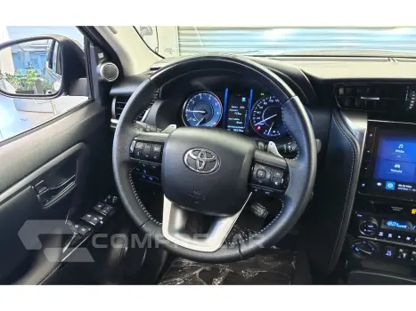 HILUX SW4 2.8 D-4D TURBO DIESEL SRX PLATINUM 7L 4X4 AUTOMÁTI
