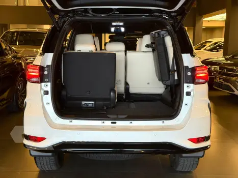 HILUX SW4 2.8 D-4D TURBO DIESEL DIAMOND 7L 4X4 AUTOMÁTICO