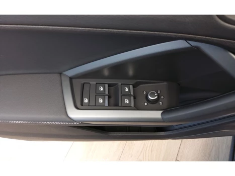 Q3 2.0 40 TFSI GASOLINA PERFORMANCE BLACK QUATTRO TIPTRONIC