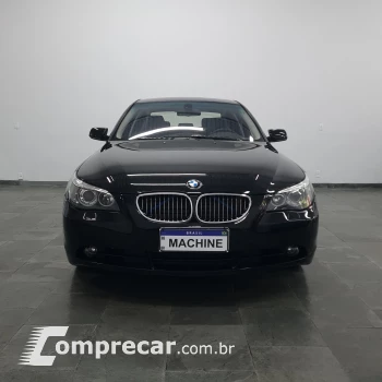 545I 4.4 Sedan V8 32V