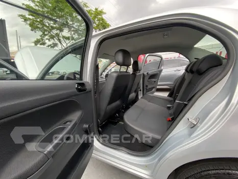 Volkswagen Voyage 1.6  Flex 8V 4P