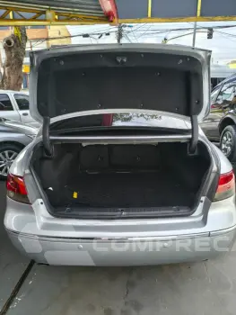 AZERA 3.3 MPFI GLS Sedan V6 24V