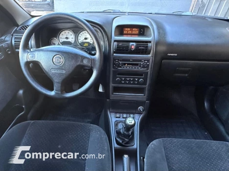 ASTRA 2.0 MPFI Advantage Sedan 8V