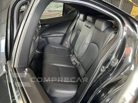UX-250h Dynamic 2.0 16V Aut. (Híbrido)