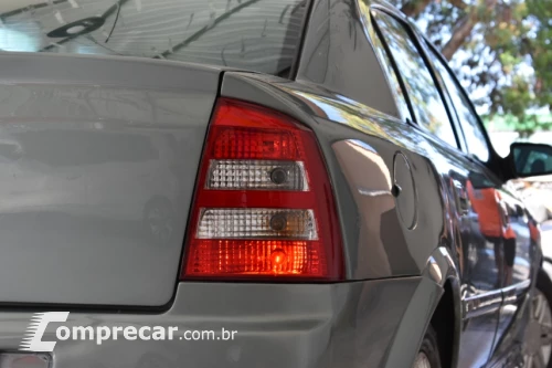 ASTRA 2.0 MPFI CD Sedan 8V