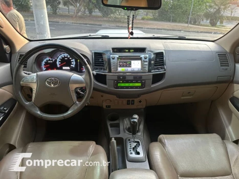 Hilux SW4 SRV D4-D 4x4 3.0 TDI Dies. Aut