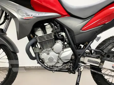 HONDA XRE 300 - PRETO E VERMELHO
